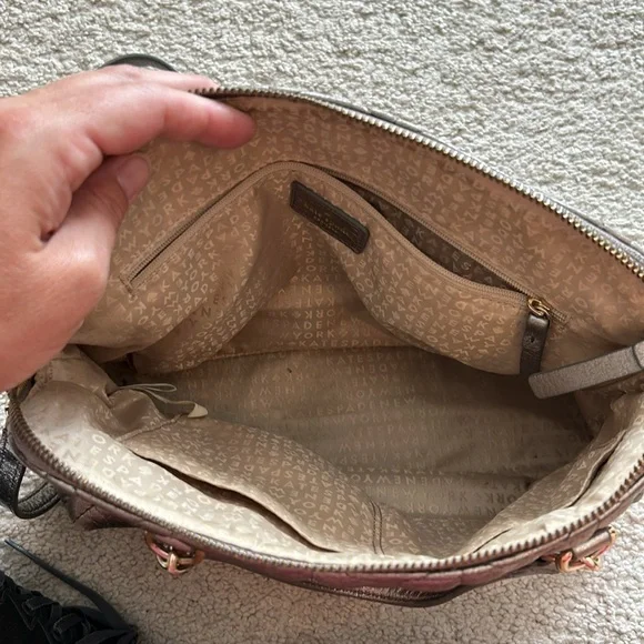 Kate Spade silver quilted leather handbag/crossbody bag. Good condition! - Picture 6 of 6